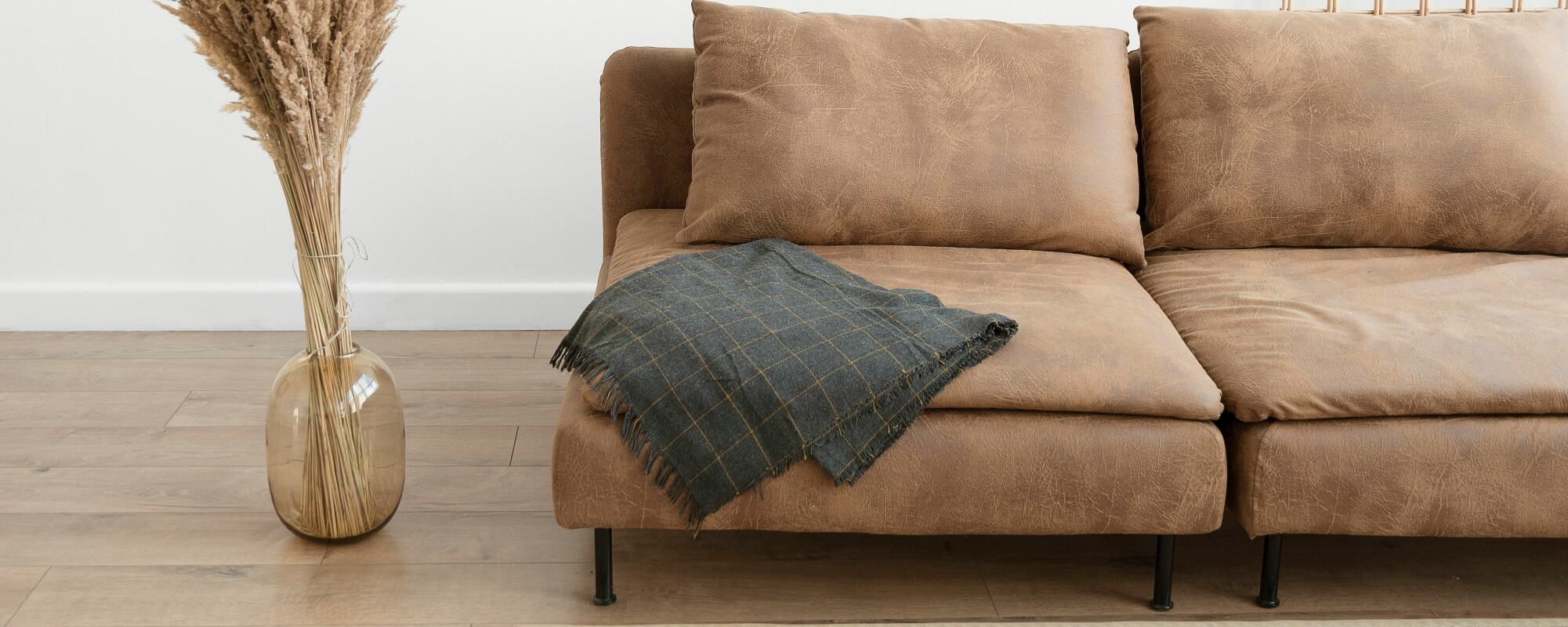 Hvordan bruke en seng som sofa for å spare plass?