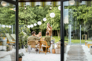 Hvordan gjøre terrassen koselig? Alt du trenger til uteplassen