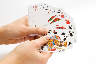 Populære kortspill du kan spille med venner og familie