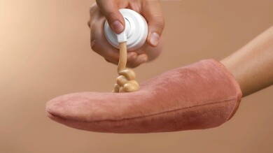 Hvordan påføre selvbruning? Tips som gir deg et jevnt resultat