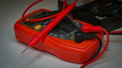 Hvordan bruke et multimeter - praktiske måleteknikker og sikkerhetstips
