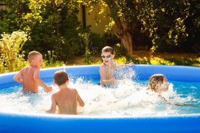 Badebasseng i hagen