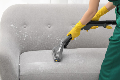 Hvordan rense sofa? 6 tips som gjør rengjøringen enklere