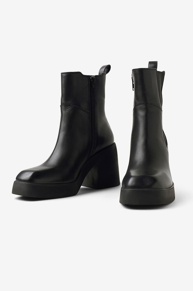 Agnes Cecilia Boots Nora Svart - main photo
