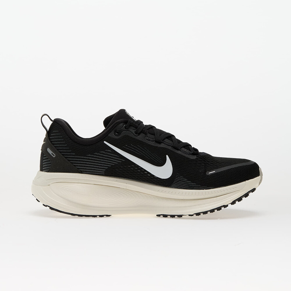 Joggesko Nike W Vomero 18 Black/ Summit White Coconut Milk EUR 42 - side b