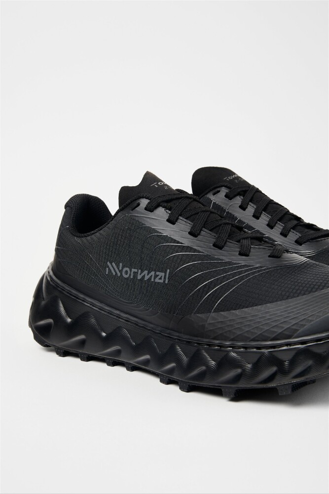 NNormal Tomir 2.0black UK 5 - side a