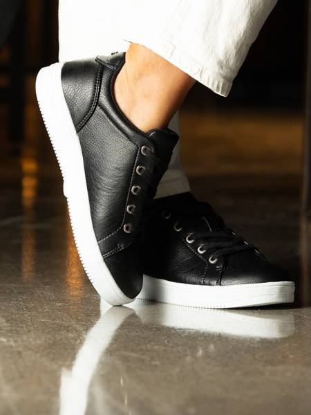 Gorbio Low Sneakers SVART - side b