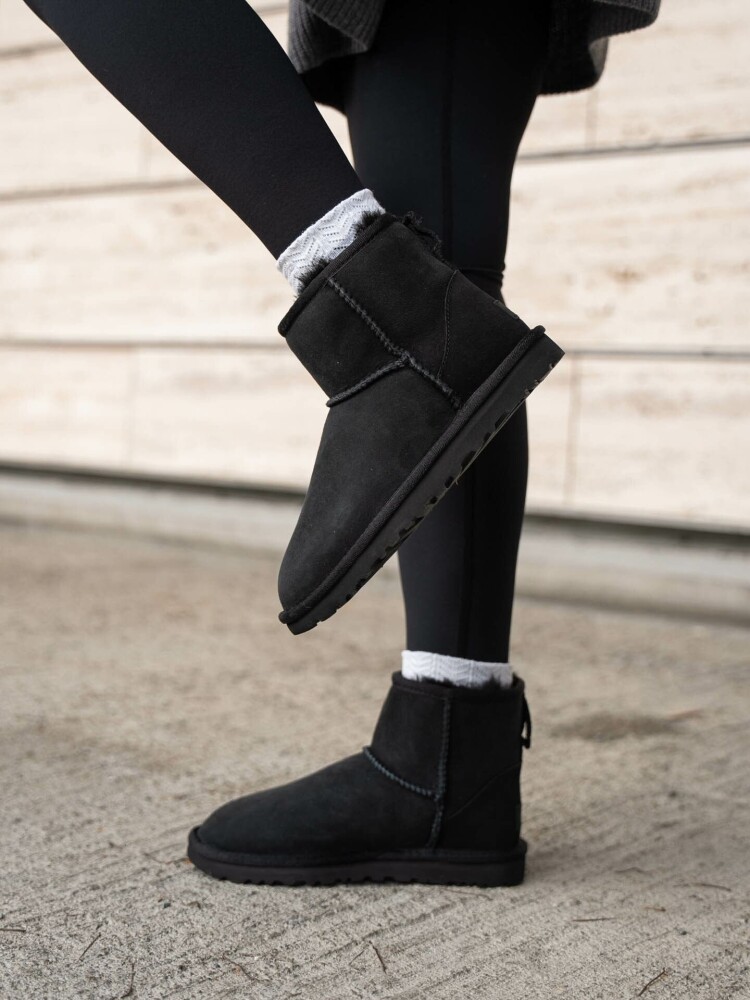 UGG Classic Mini Sort 42 - main photo