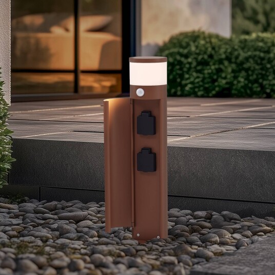 Lucande Corban sokkellampe rust sensor stikkontakter IP44