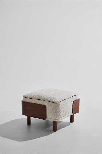Jotex Puff MDF/Polyeterskum/Polyester Offwhite / blank valnøtt Barry 2259640010 Jotex Puff MDF/Polyeterskum/Polyester Offwhite / blank valnøtt Barry 2259640010