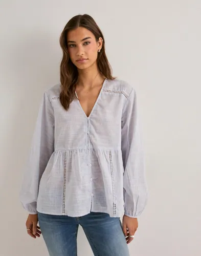 Only Hvit Onlnora L/S V Neck Shirt Noos Wvn