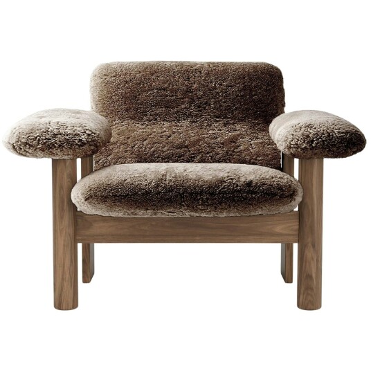 Audo Copenhagen Brasilia Lenestol Lav Rygg Walnut / Sheepskin Sahara