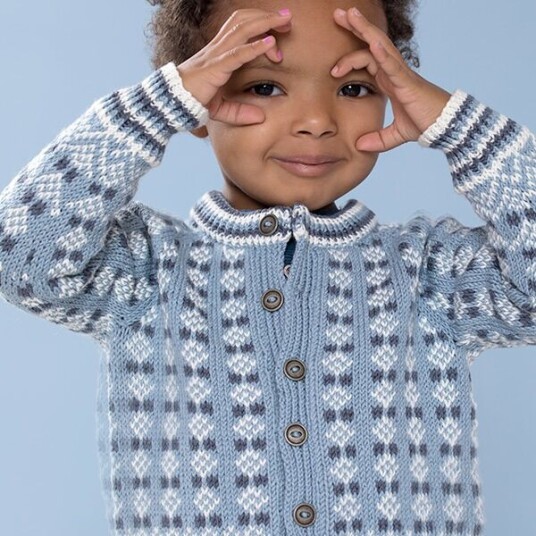 Dale Garn Bluum Strik Strikkejakke Julian Jakken Garnpakke I Bluum Pure Eco Baby Wool Dale Garn Bluum Strik Strikkejakke Julian Jakken Garnpakke I Bluum Pure Eco Baby Wool