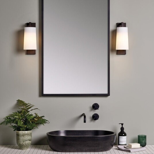 Lago 280 vegglampe IP44 Bronse/Opal glass skjerm Bronse