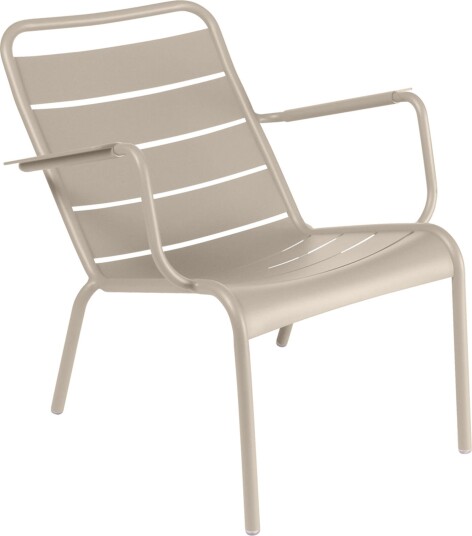 Fermob - Luxembourg Low Armchair Nutmeg 14 - Utendørs Spisebordstoler - Frédéric Sofia - Beige - Metall