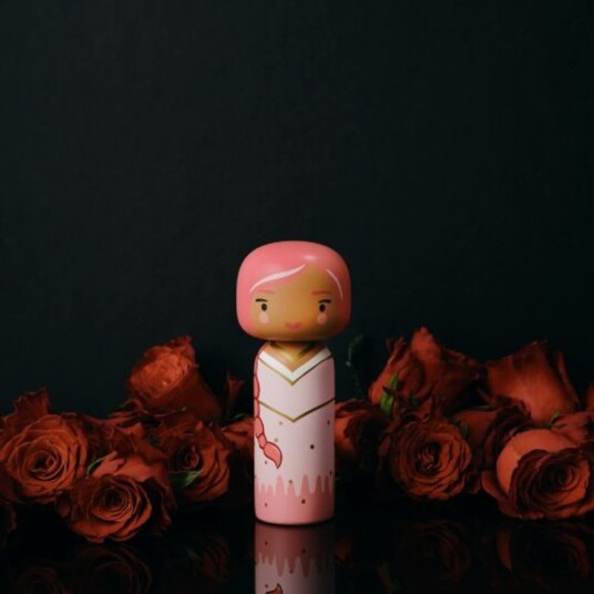 Lucie Kaas Kokeshi Stjernetegn Skorpionen H14,5 Lucie Kaas Kokeshi Stjernetegn Skorpionen H14,5