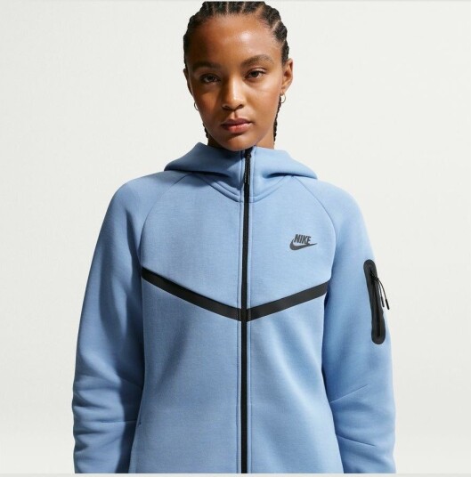 Nike Hettegenser Tech Fleece FZ Windrunner Blå/Svart Kvinner størrelse X Small Nike Hettegenser Tech Fleece FZ Windrunner Blå/Svart Kvinner størrelse X Small