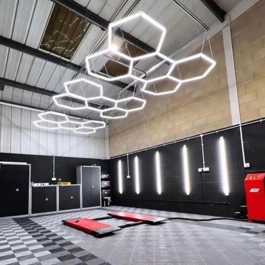Hexagon LED 5 felt komplett sett RA95 168W. inkludert strømtilkobling Dimbar : Ikke dimbar Kulør : Nøytral Hexagon LED 5 felt komplett sett RA95 168W. inkludert strømtilkobling Dimbar : Ikke dimbar Kulør : Nøytral