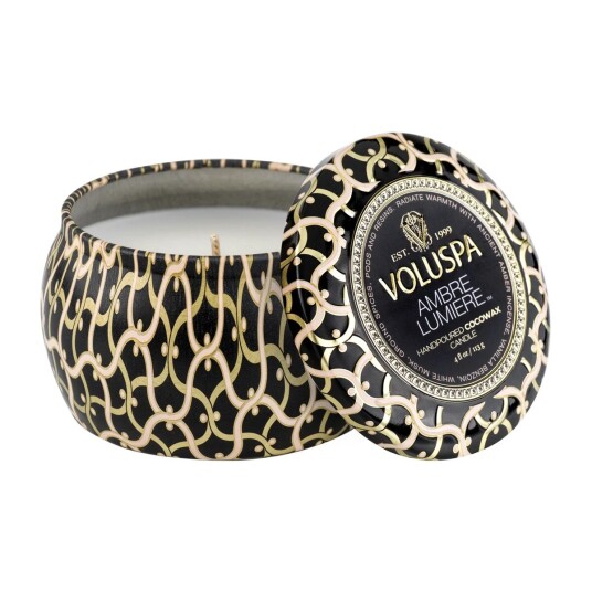 Voluspa Maison Noir Mini Tin duftlys 25 timer Ambre Lumiere Voluspa Maison Noir Mini Tin duftlys 25 timer Ambre Lumiere