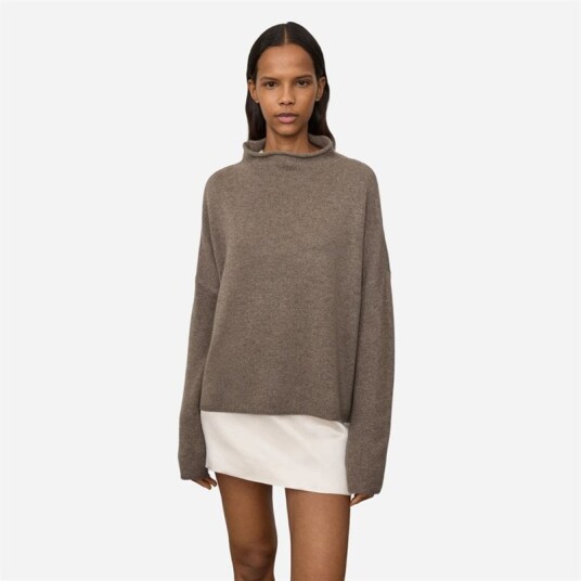 The Sandy Sweater Truffle