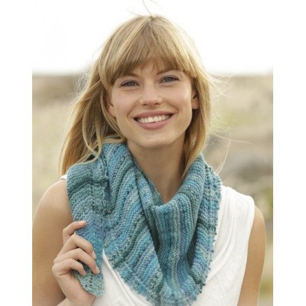 Blue Rapids by DROPS Design Sjal Strikkeoppskrift 140x33 cm