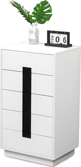 Hvit kommode – 4 romslige oppbevaringsskuffer