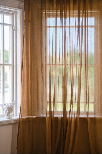 Jotex Voilegardin 1 lengde Ekstra Bred Brun CORINNE Kjøp Multifunksjonsgardiner hos Jotex Jotex Voilegardin 1 lengde Ekstra Bred Brun CORINNE Kjøp Multifunksjonsgardiner hos Jotex