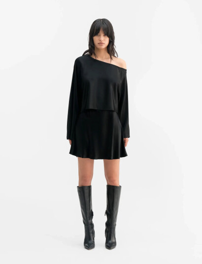 Ahlvar Gallery Hana Short Satin Skirt - Black - S