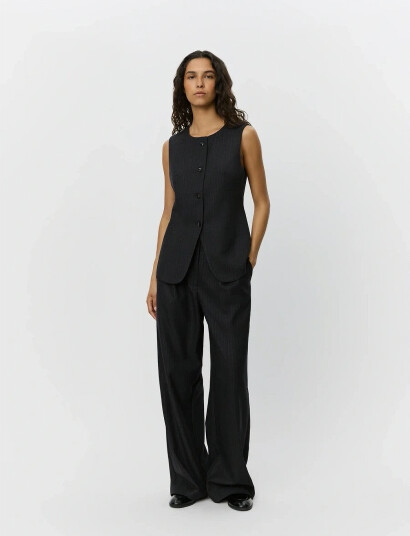 Sofie Schnoor Merthasw Vest - Black - 40
