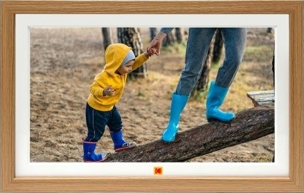 Kodak Nuotrauku Remelis 15,6" Digital Photo Frame Wi Fi Enabled Wood Kodak Nuotrauku Remelis 15,6" Digital Photo Frame Wi Fi Enabled Wood