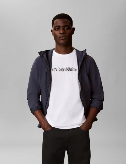 Calvin Klein Ss 30S Eu Spw Puff Stndrd Graphi   White   XL