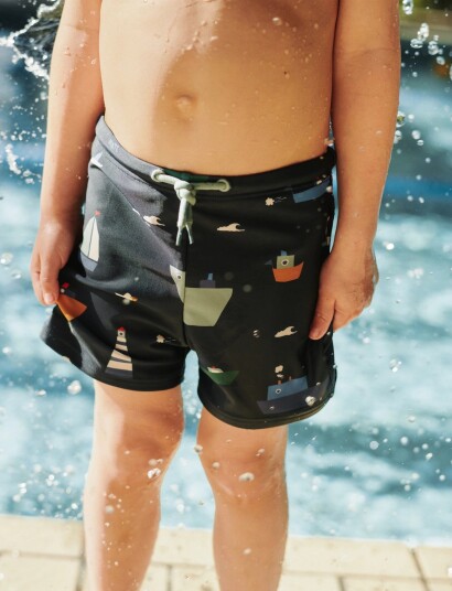 Liewood Otto Printed Swim Pants Navy 134 Liewood Otto Printed Swim Pants Navy 134