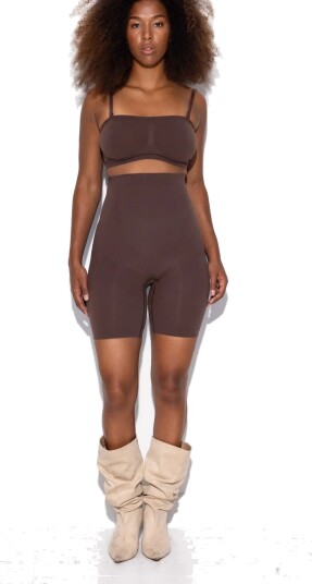 LYKKELAND ateliér Alturra Highwaist Shaping Shorts Chocolate Brown 42 46 LYKKELAND ateliér Alturra Highwaist Shaping Shorts Chocolate Brown 42 46