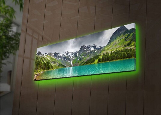 Lerretsbilde med LED belysning 30x90 cm Storslått fjellandskap med en glitrende innsjø Turkis / Grønn / Grå