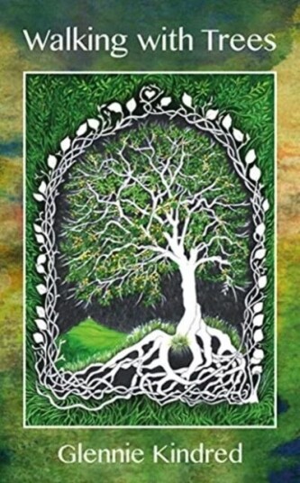 Walking With Trees Av Glennie Kindred