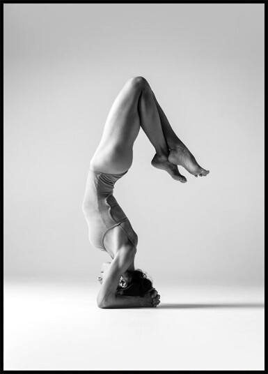 Practicing Yoga Plakat Plakat / 50x70cm