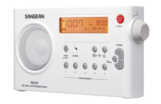 Sangean PR-D7 Kompakt FM/AM Radio med Batteri- og Nätverksdrift Hvit Sangean PR-D7 Kompakt FM/AM Radio med Batteri- og Nätverksdrift Hvit