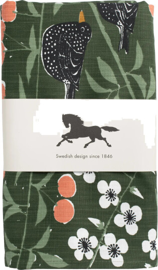 Almedahls Körsbärsträdgården duk Mørkegrønn 145x250 cm