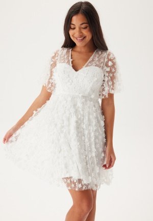 Bubbleroom Occasion 3D Floral V-neck Dress White 32