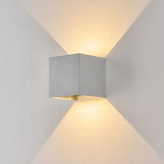 6W CUBIC PRO vegglampe IP65 sølvgrå viderekobling justerbar firkantet opp/ned inne/ute inkl. lyskilde Dimbar : Ikke dimbar Kulør : Varm