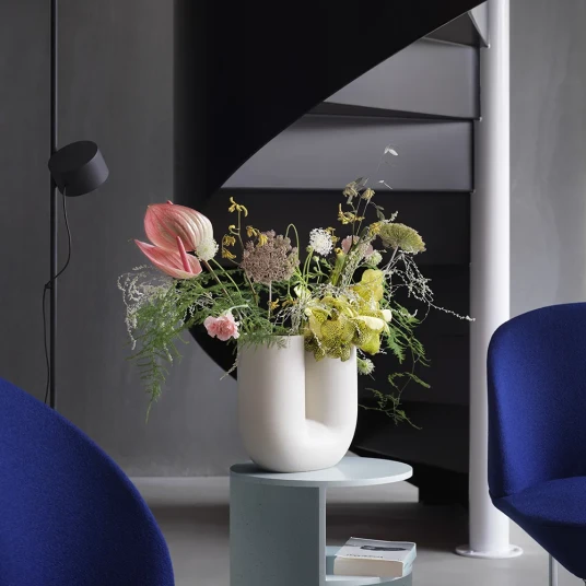 Muuto Kink Vase H: 26 cm Sand Muuto Kink Vase H: 26 cm Sand