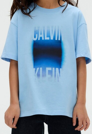 Calvin Klein T skjorte Gradientgrafikk Blue Bell Calvin Klein 10 år 140 T skjorte Blå
