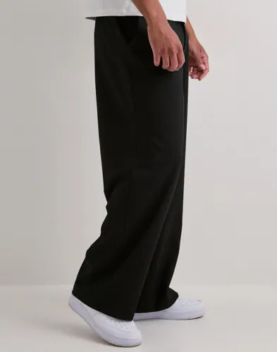 Que Sera Sera Walker Wide Suit Pant Dressbukser Svart