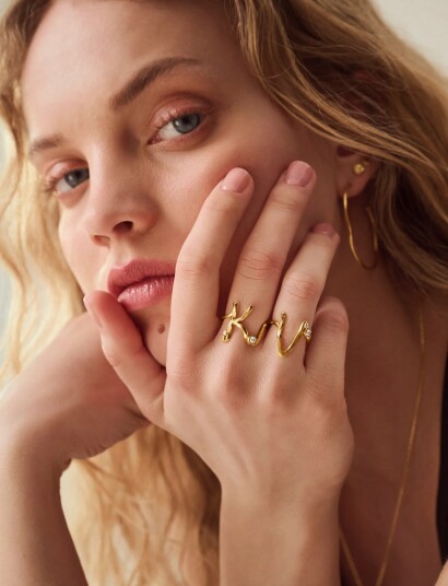 Maanesten V Alphabet Ring   Gold   53
