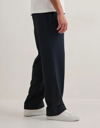 Que Sera Sera Perry Davies Pant 2.0 Slacks Blå