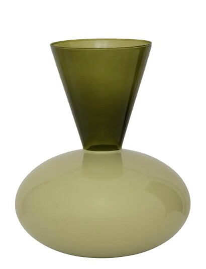 Urban Nature Culture Urban Nature Culture Vase Zinhle Beechnut Green Ø 27 CM Urban Nature Culture Urban Nature Culture Vase Zinhle Beechnut Green Ø 27 CM