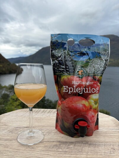 Hardanger Eplejuice frå Lekve Gard 1,75 liter Hardanger Eplejuice frå Lekve Gard 1,75 liter