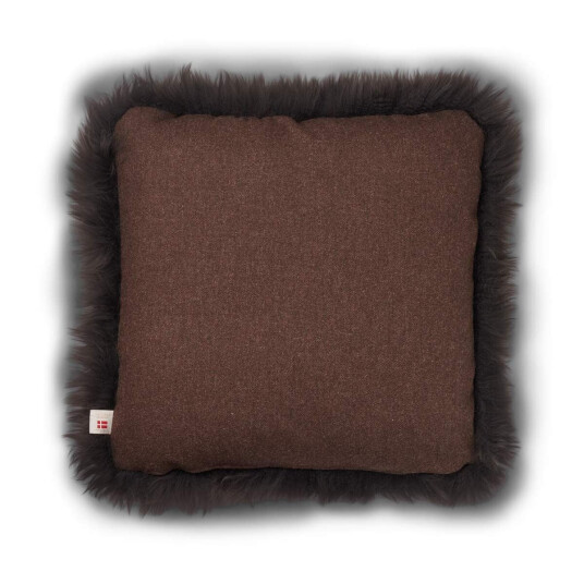 Natures Collection Classic Collection Ullpute Langhåret 52x52 cm Brun / Valnøttbrun Natures Collection Classic Collection Ullpute Langhåret 52x52 cm Brun / Valnøttbrun