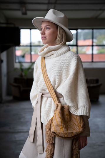 105-11 Florence poncho & halstube 105-11 Florence poncho & halstube