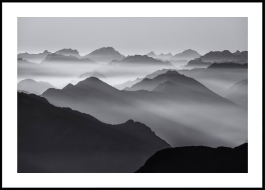Misty Mountain Light Plakat / 21x30 Misty Mountain Light Plakat / 21x30